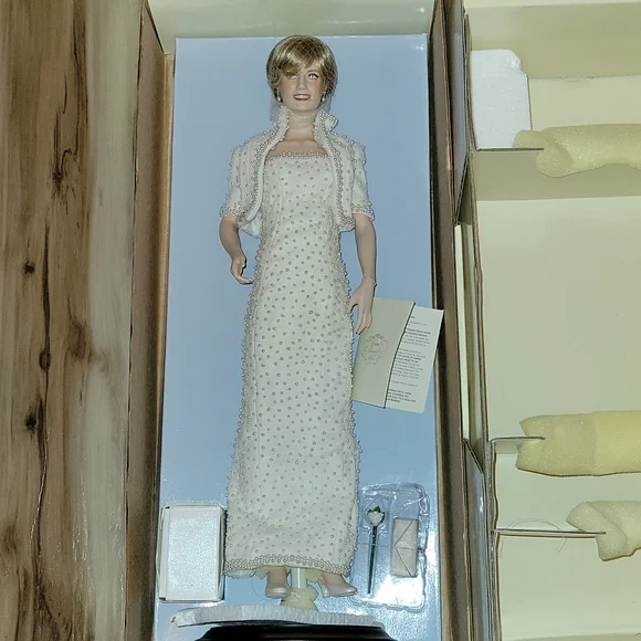 collectable | Other | Princess Diana Porcelain Doll | Poshmark collectable | Other | Princess Diana Porcelain Doll | Poshmark